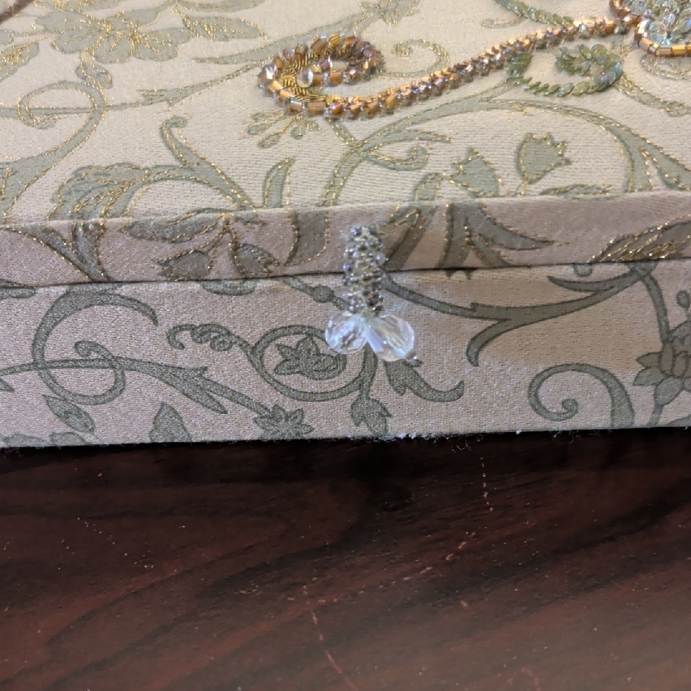 Elegant Floral Embroidered Stationary Box - Picture 8 of 8